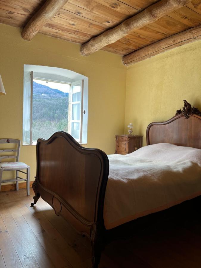 Retour Dans La Passe Villa Roche-en-Regnier Exteriör bild